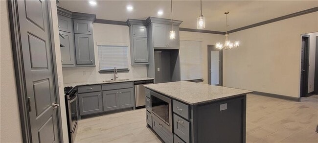 Building Photo - 240 Vicks Cir