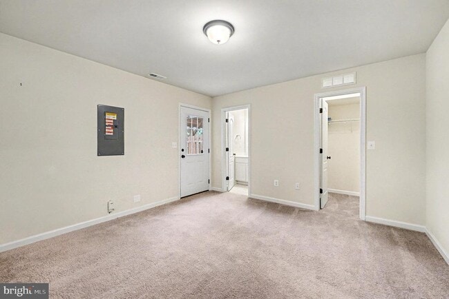 Building Photo - 2444 Drake Ln