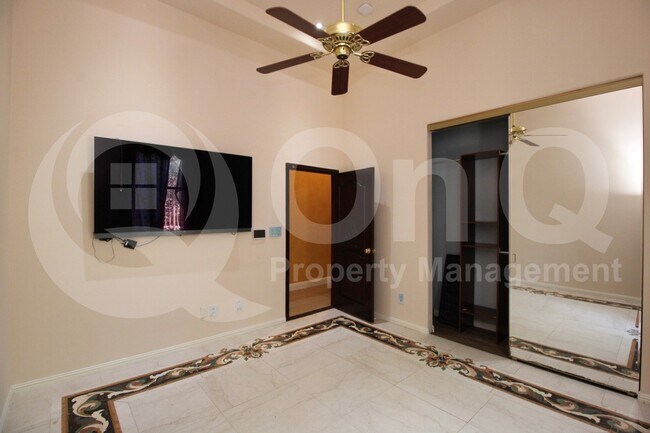 Building Photo - 15118 E Camelview Dr