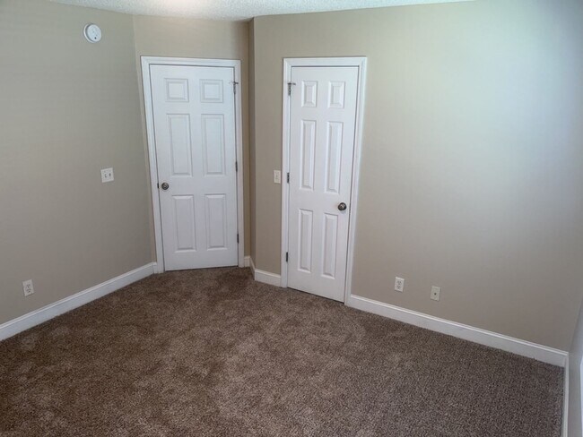 Building Photo - 186 Bristol Way