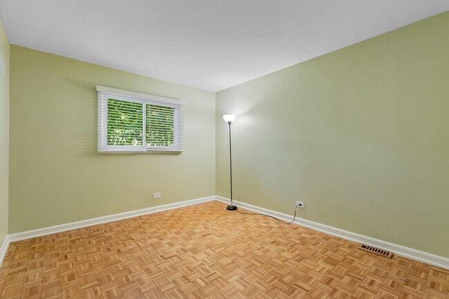 Building Photo - 1924 Wilmette Ave