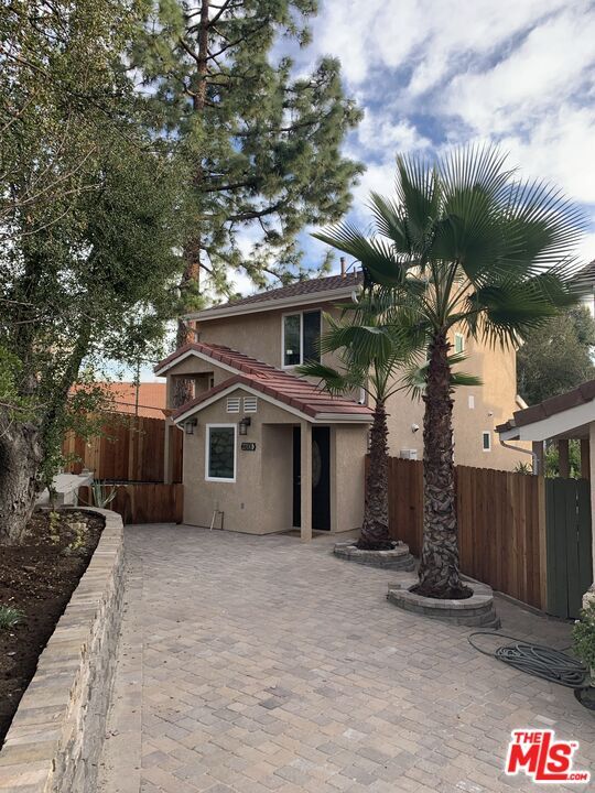 Building Photo - 2700 Los Olivos Ln