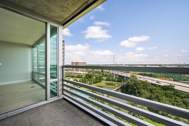 Building Photo - 9715 Woods Dr