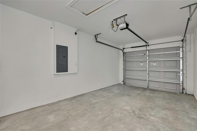 Building Photo - 3390 Dristol Ave