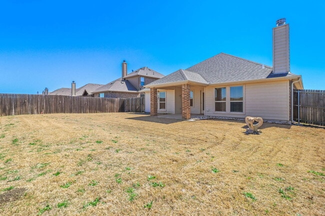 Building Photo - 3020 Oakcrest Dr