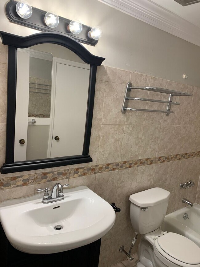 Building Photo - Updated 3 Bedroom Located Off Jefferson Rd - Lawncare Included!