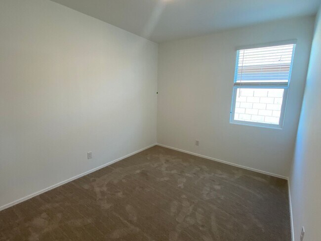 Building Photo - Beautiful Newer Build 3 Bed/2 Bath with Den in Rancho Cabrillo