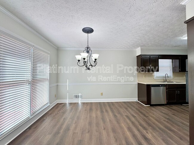 Building Photo - 4005 Camary Dr SE