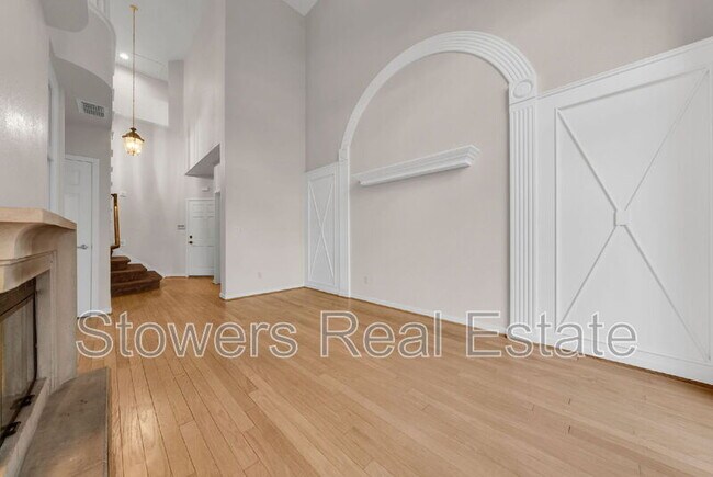 Building Photo - 424 Sutton Cir