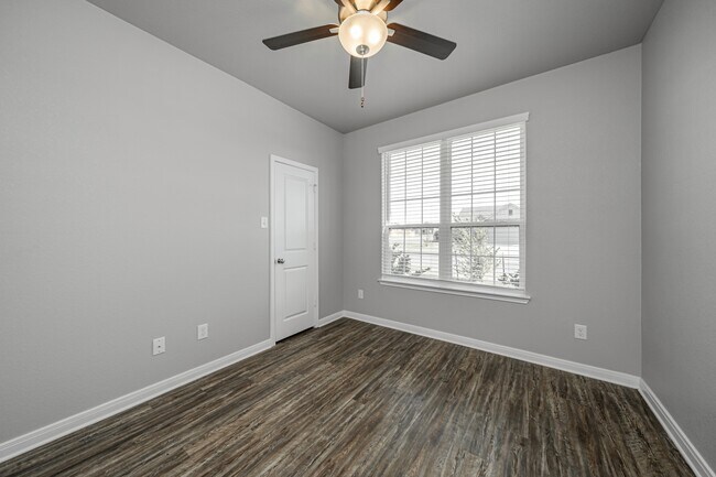 Building Photo - 602 Hollyhock Dr