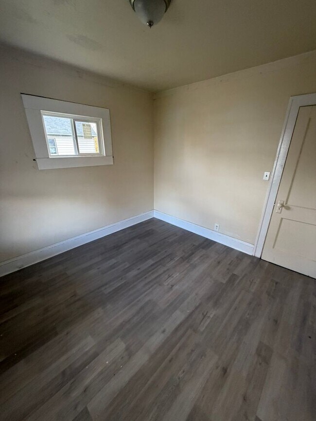 Building Photo - 12706 Parkhill Ave