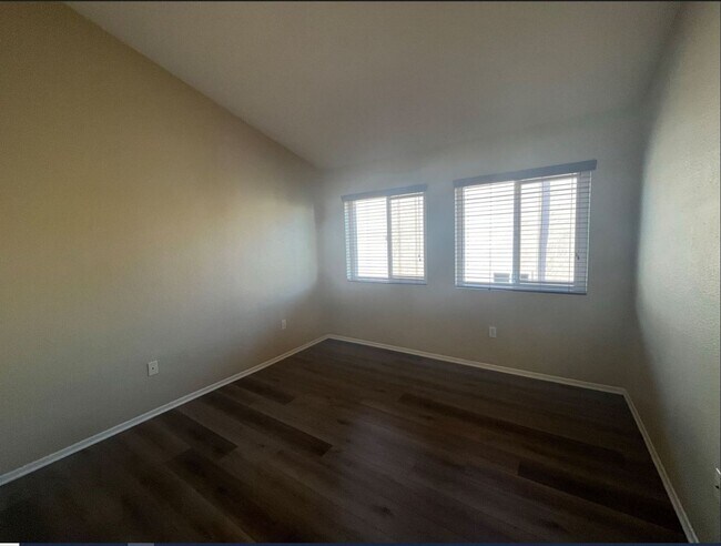 Building Photo - Gorgeous 2BR/2.5BA Condo in University City/Golden Triangle