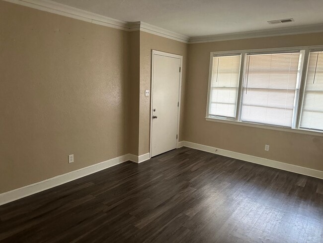 Building Photo - 2045 Lamar Ave