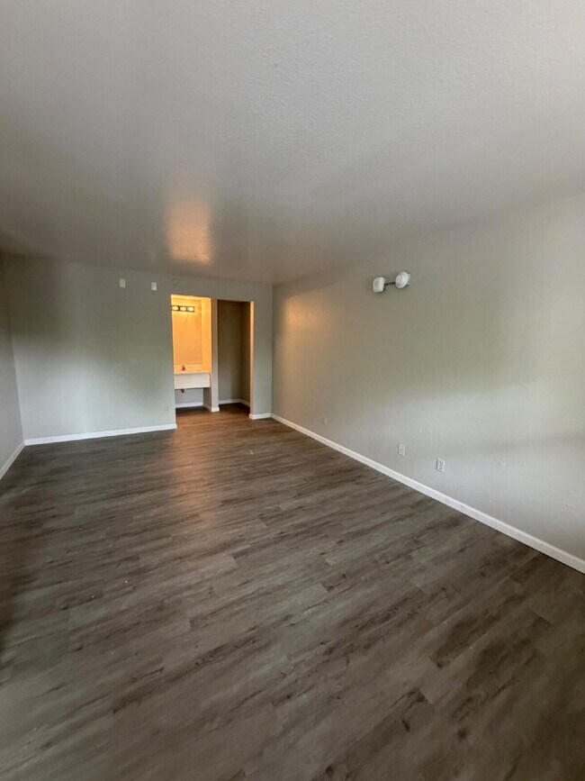 Building Photo - 2825 Green Mountain Dr