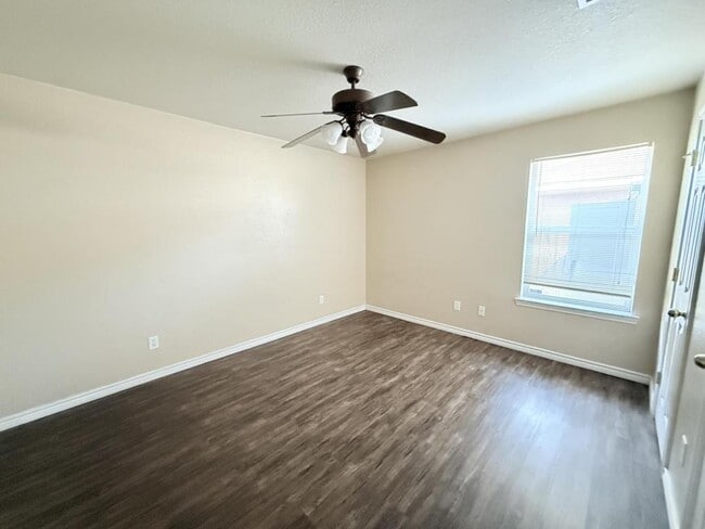 Building Photo - 2409 Gail Dr