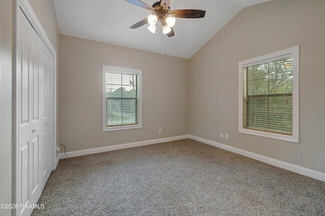 Building Photo - 701 W Taft St