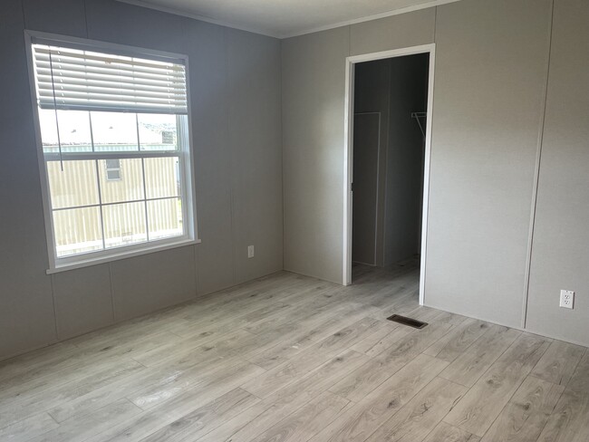 Building Photo - 17 Meadowlark Ln