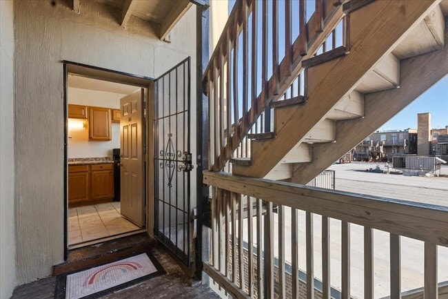 Building Photo - 4024 W Division St