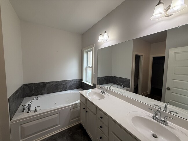 Building Photo - 22 Desert Oak Ct SW