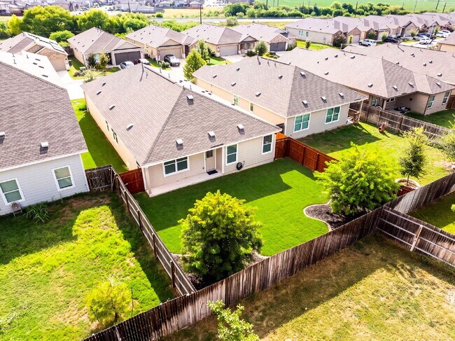 Building Photo - NO CARPET! Up to 1 Month Free Rent with 18-24 Month Lease! No Security Deposit Programs Available.