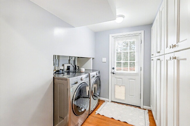 Building Photo - Welcome Home!!