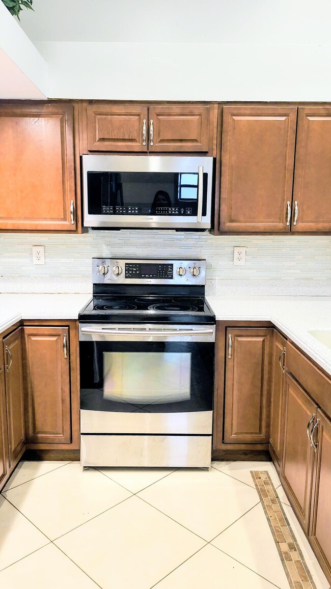 Building Photo - 1170 Staghorn St