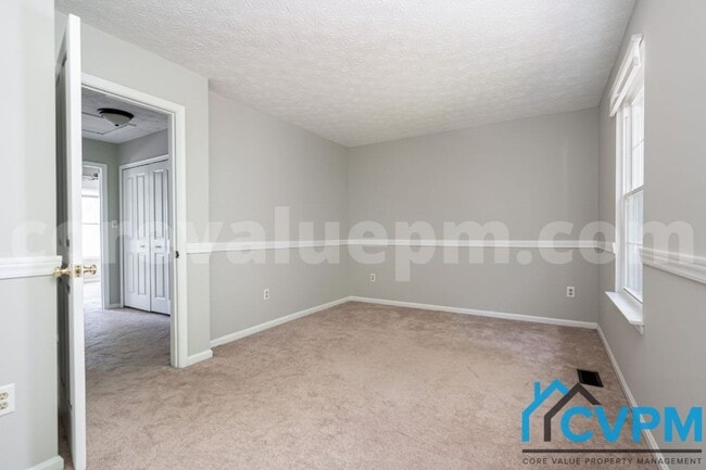 Building Photo - 9438 Fens Hollow