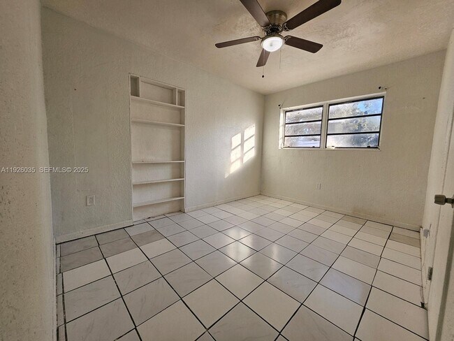 Building Photo - 19601 NE Miami Ct