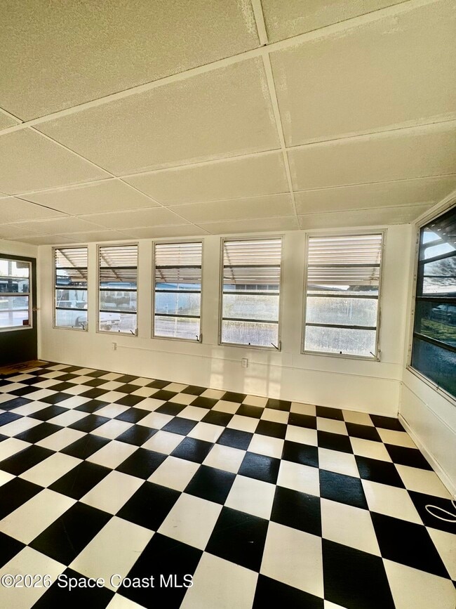 Building Photo - 515 Jennifer Cir