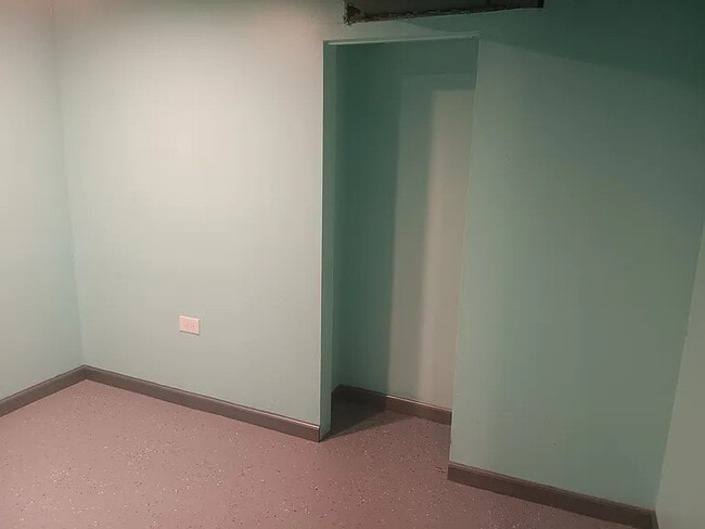 Building Photo - 5005 W Chicago Ave