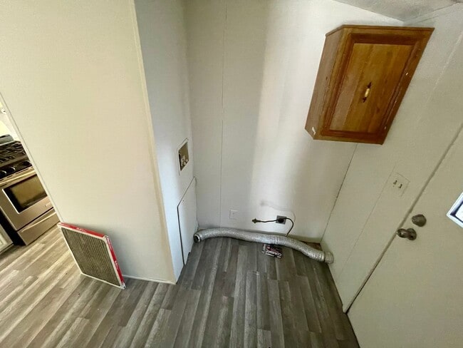 Building Photo - Modern 2 Bed 2 Bath Section 8