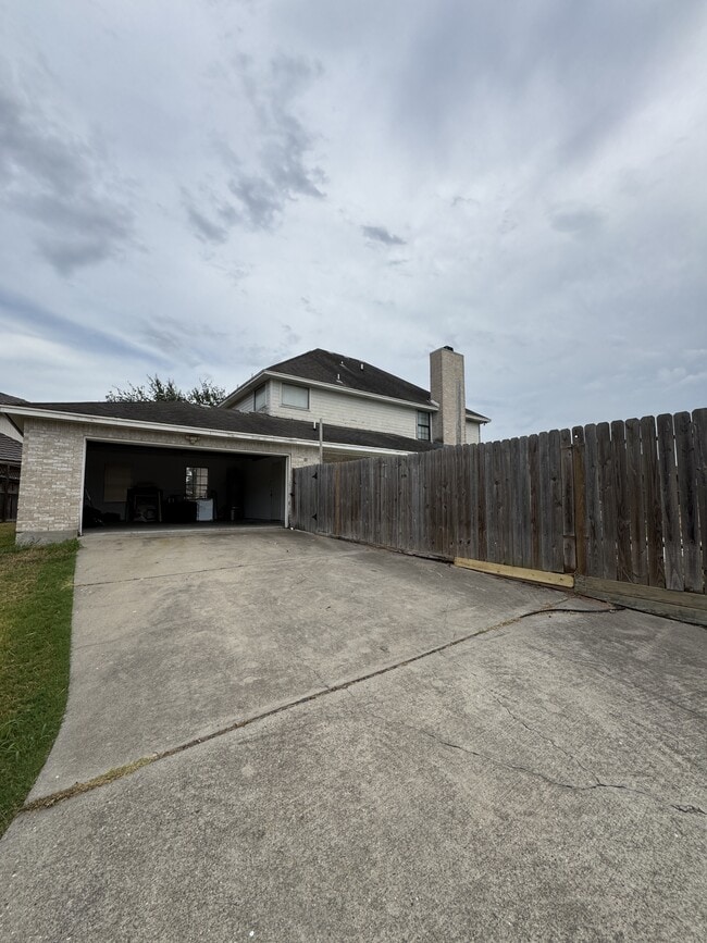 Building Photo - 7033 Bevington Dr
