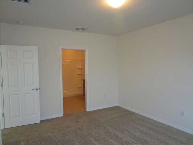 Building Photo - 913 SW 10th Pl