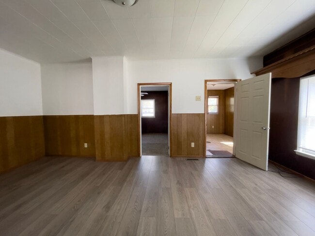 Building Photo - Recently Renovated