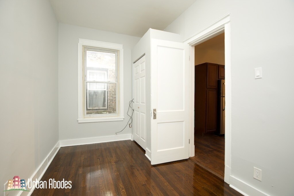 Building Photo - 3649 W Montrose Ave