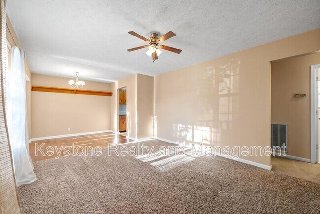 Building Photo - 609 Artic Ave