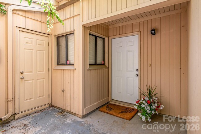 Building Photo - 8005 Horse Chestnut Ln