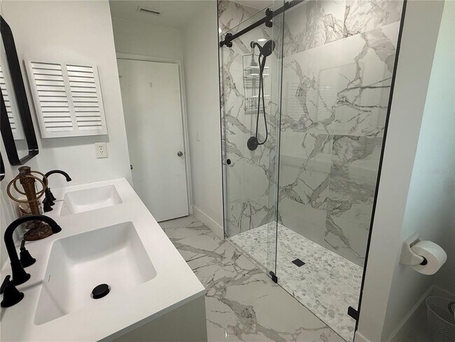 Building Photo - 819 S Gondola Dr