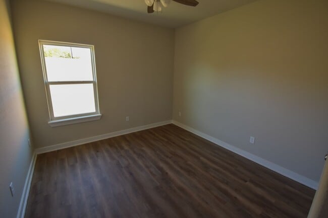 Building Photo - Beautiful 3 BR / 2 BA Home!