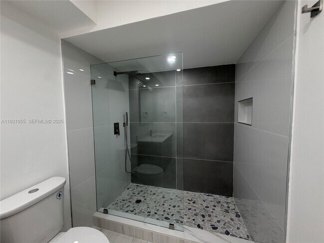 Building Photo - 16251 Golf Club Rd