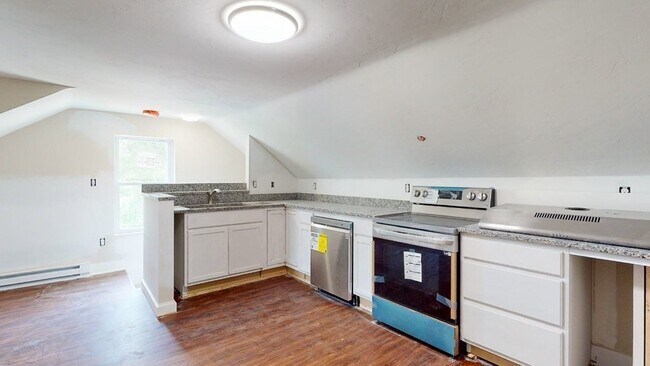 Building Photo - 10 5th Ave