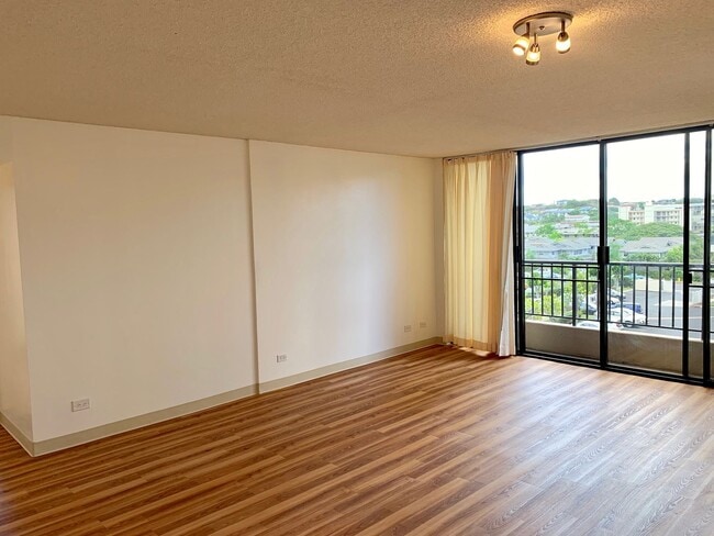 Building Photo - 2-Bedroom Condo with Lanai & Parking – $2,600/Month
