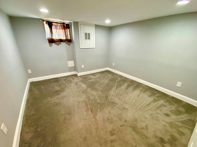 Building Photo - Stunning 2bed/3.5ba Highlandtown Home - Re...