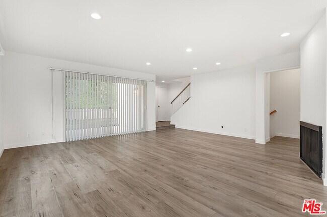 Building Photo - 9351 Via Crema