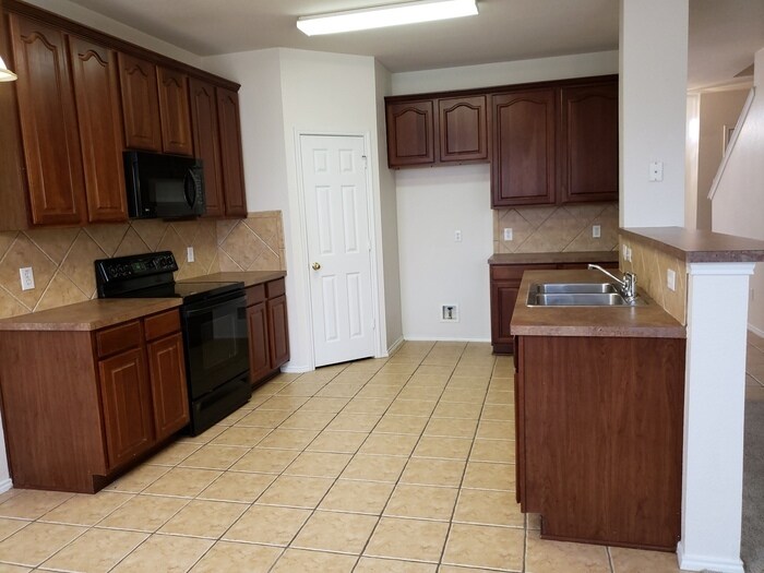 Building Photo - 8209 Swan Park Dr