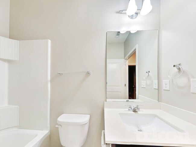 Building Photo - 2137 Hudson Dr