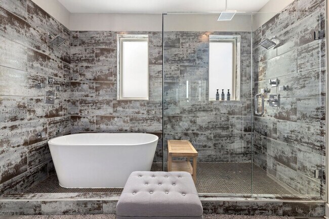 Building Photo - 1588 N Desoto Pl