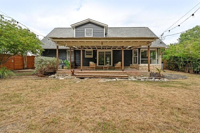 Building Photo - 3405 Santa Fe Dr