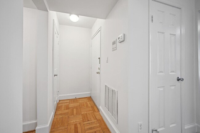 Building Photo - 2727 Ordway St NW