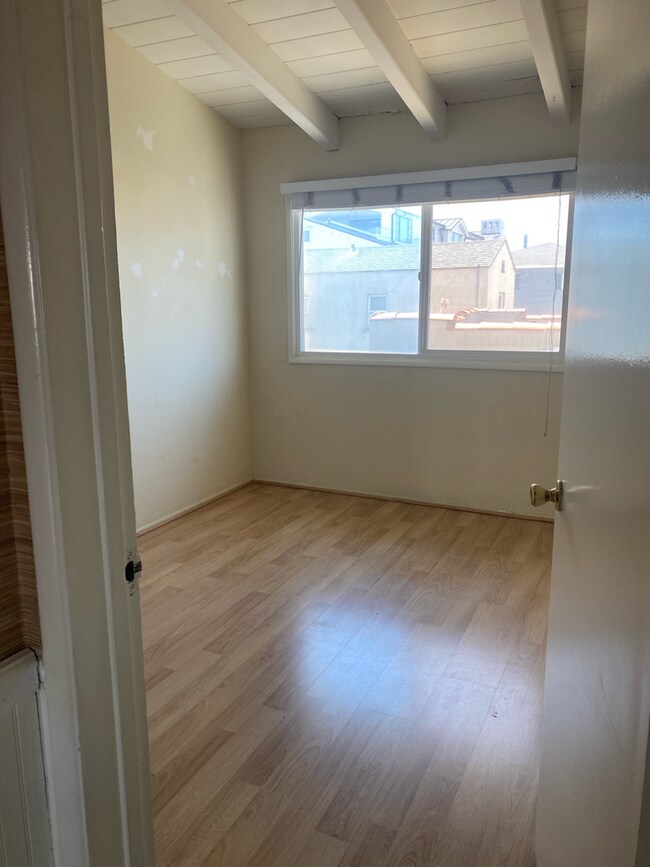 Building Photo - 1727 W Balboa Blvd
